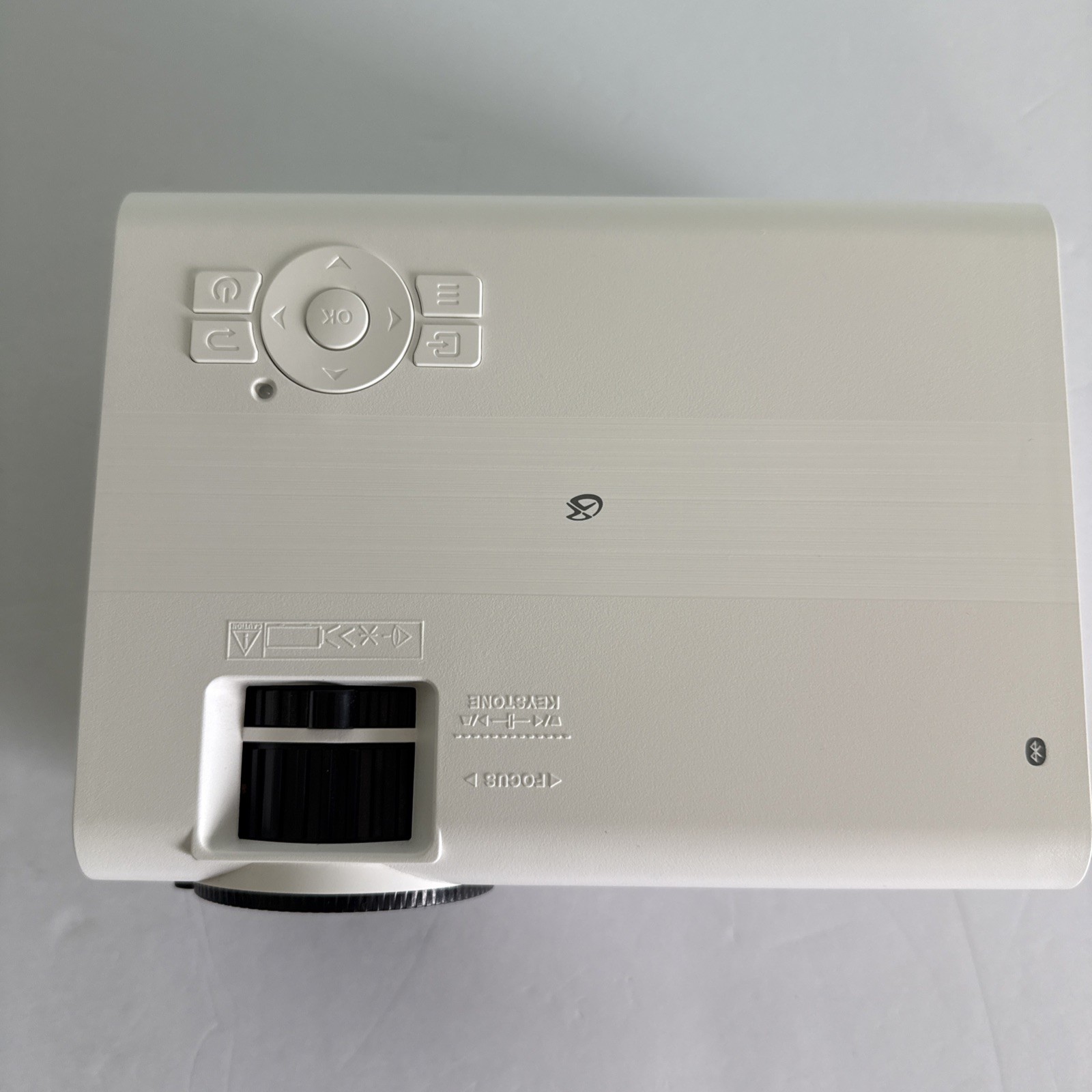 GPX Projector With Bluetooth 120" Projection Screen