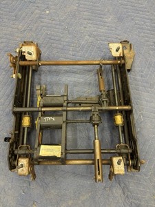 05-14 FORD MUSTANG DRIVER LEFT SIDE FRONT POWER 6 WAY SEAT TRACK