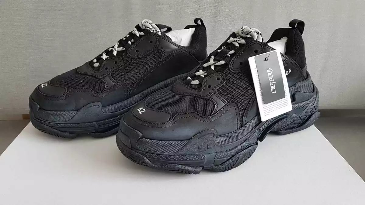 balenciaga triples black 43