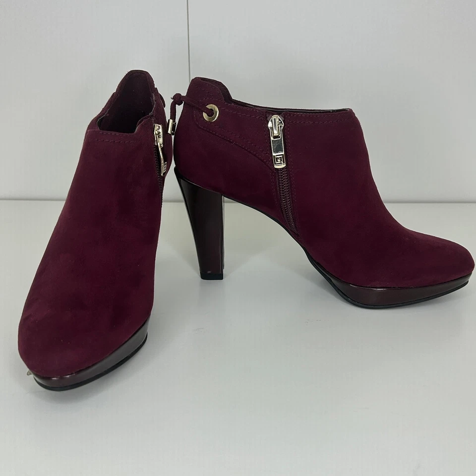 Botines Liz Claiborne para mujer de gamuza borgoña - talla 5M, cremallera de tacón bloque Foto 4 de 4
