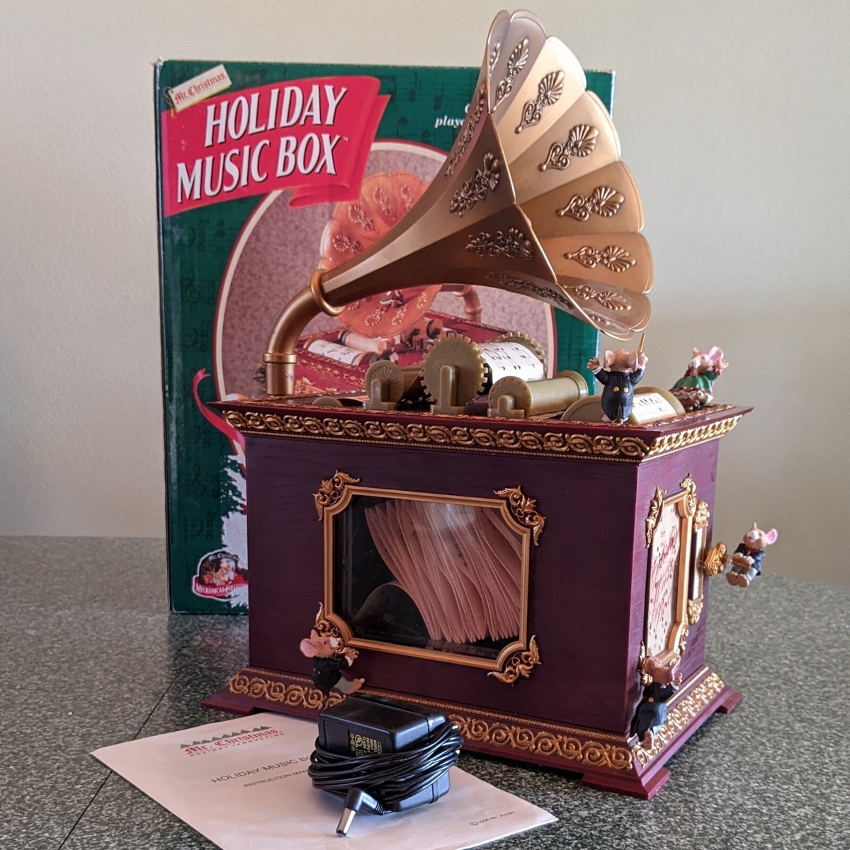 Mr. Christmas Holiday Phonograph Music Box 1996 In Box Mr. Christmas Holiday Phonograph Music Box 1996 In Box