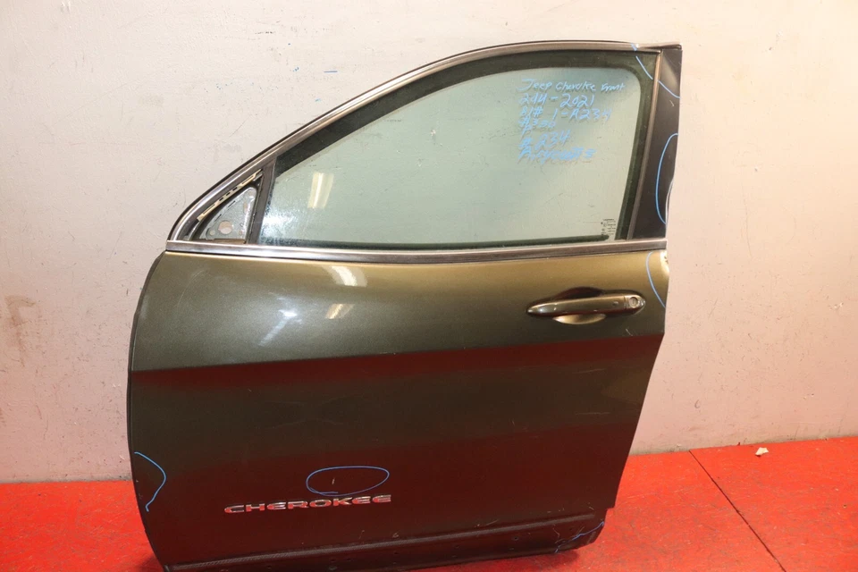 2014 2021 JEEP CHEROKEE LEFT SIDE FRONT DOOR - Image 3 of 4
