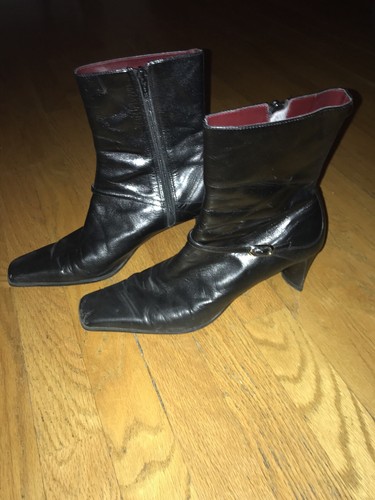 Black Boots 9 M Square Toe Mid Heel 