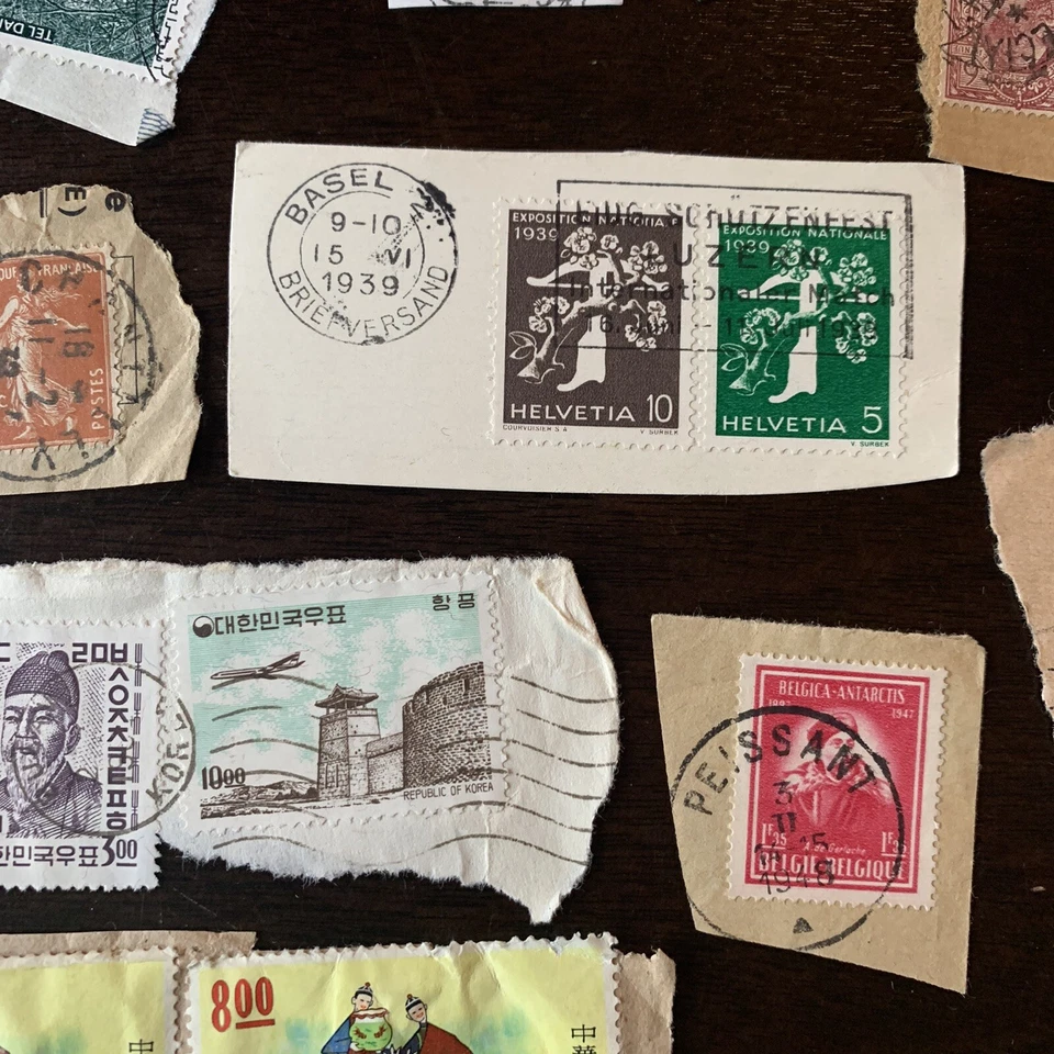 WORLDWIDE JUNK STAMP LOT ON PAPER COLLECTION. CHINA, KOREA, VATICAN & MORE - Image 4 of 4