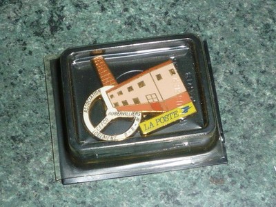 PIN'S LA POSTE CEFCO DRM AUBERVILLIERS BADGE ARTHUS BERTRAND ORIGINAL PACKAGING