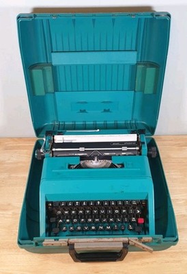 Vintage 70er Jahre Olivetti Studio 45 Schreibmaschine mit Original Koffer Made In Spain