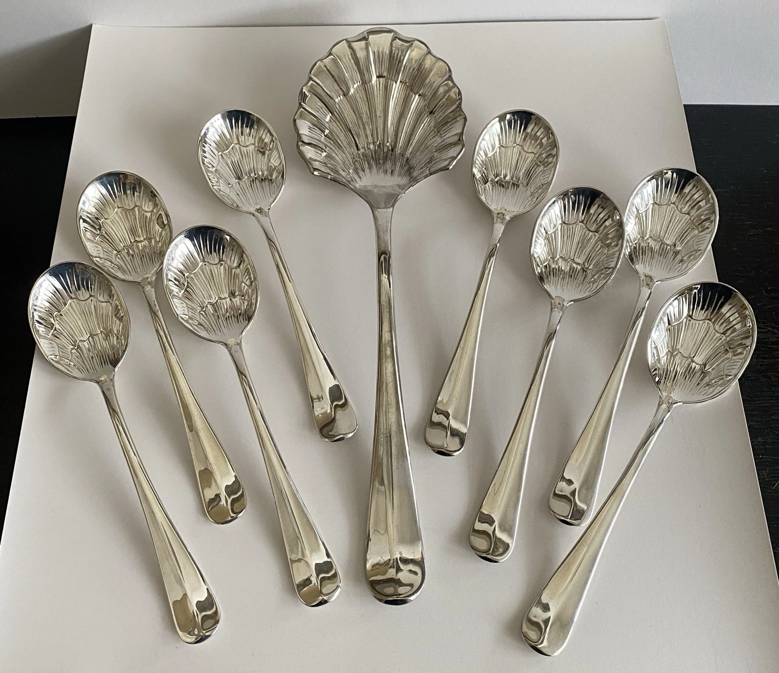 SHEFFIELD Silverplate Shell Motif Berry SPOONS + Serving SPOON England Vintage
Opens in a new window