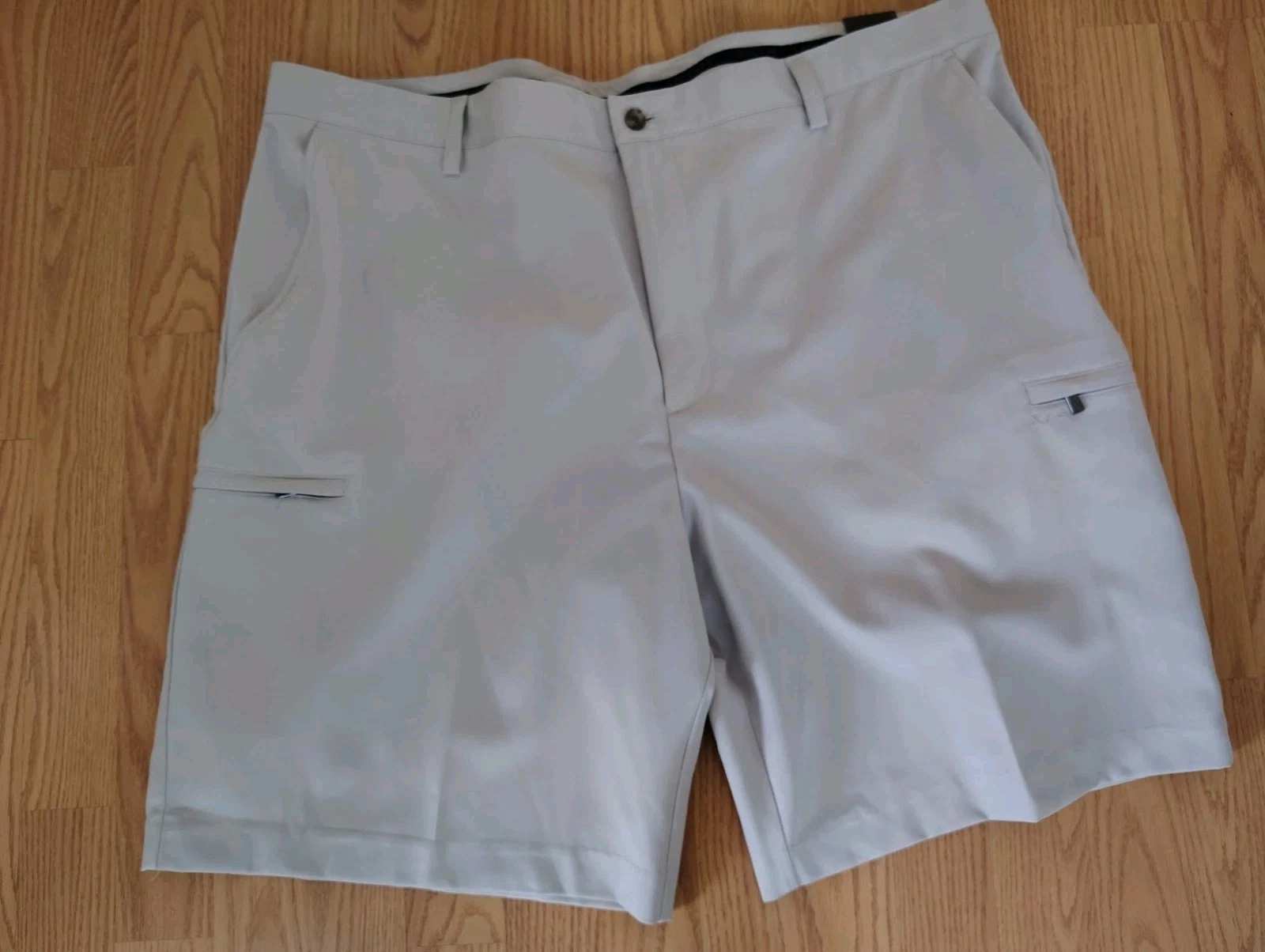 Izod Golf Shorts Mens 44 Flat Front Classic Fit Sun Control Stretch Wicking NWT