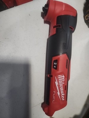 2526 20 Multi Tool Ocilating 12 Vol  Milwaukee  ONLY TOOL