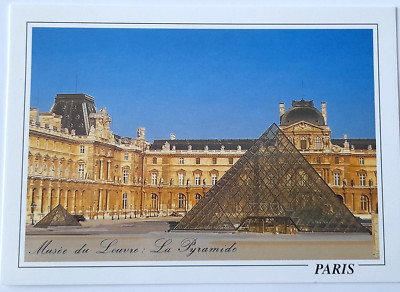 Neue Postkarte Paris (75) Louvre Museum, Pyramide, Hof Napoleon