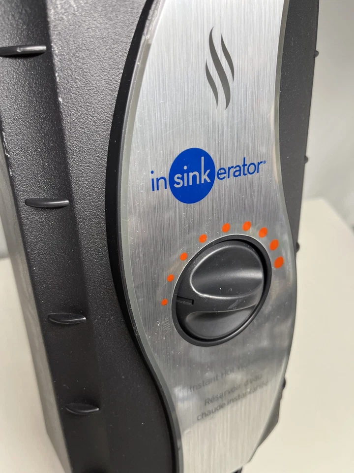 Tanque dispensador de agua caliente instantáneo de un solo mango Insinkerator HWT-C1300 Foto 2 de 4