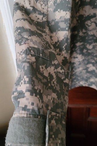 Army Jacket Camouflage- Men's Medium - Picture 9 of 11