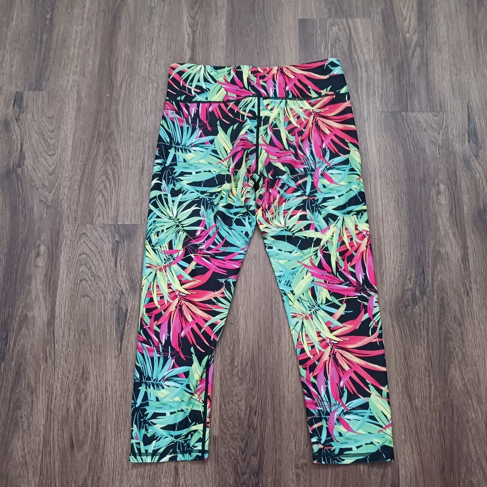 fabletics yogi cropped vacation leggings
