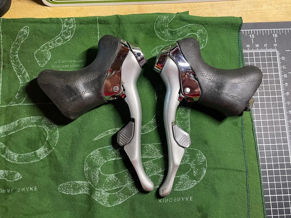 Vintage Shimano Dura Ace 2x8 Sp Shifter & Brake Lever Combo with Hoods - Image 3 of 4