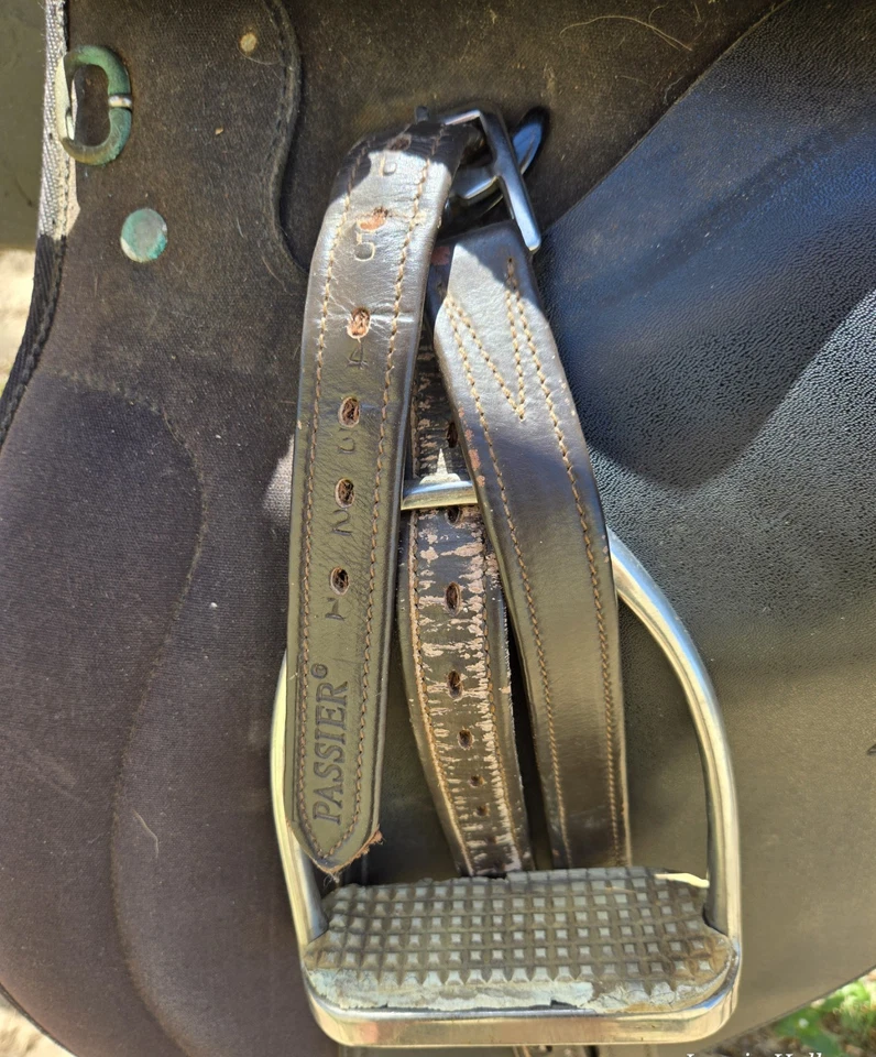 17" Wintec English Saddle + Extras - Image 2 of 4