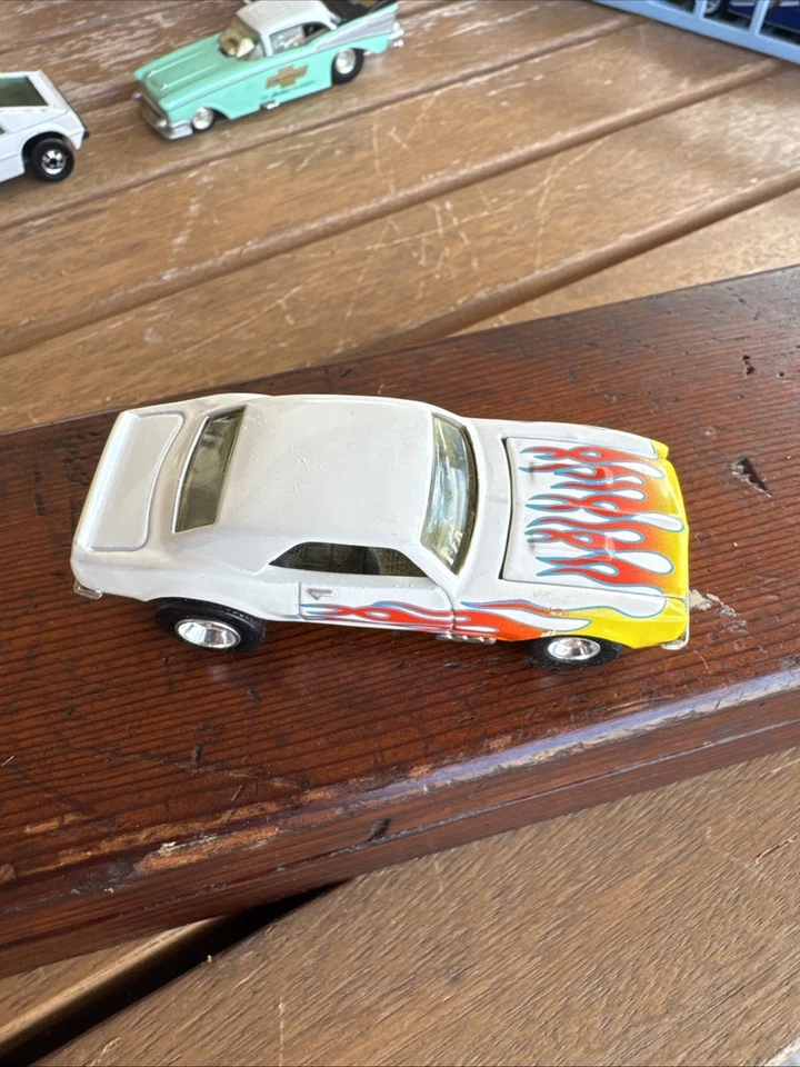 Hot Wheels Heavy Chevy Camaro - White Flame - NEAR MINT - Vintage Real Riders - Image 2 of 4