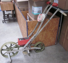 Seminatrice da giardino Earthway con pennarello a fila e 6 piastre per semi