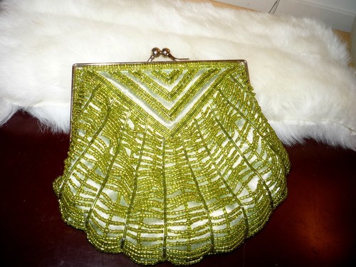 Vintage green soft satin deaded snap closure crossbody chain strap lined purse - Picture 1 of 7