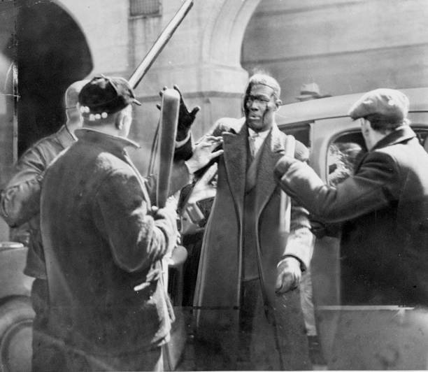 Wilfred Johnson an anti-union worker talks to the strikers who con .. Old Photo