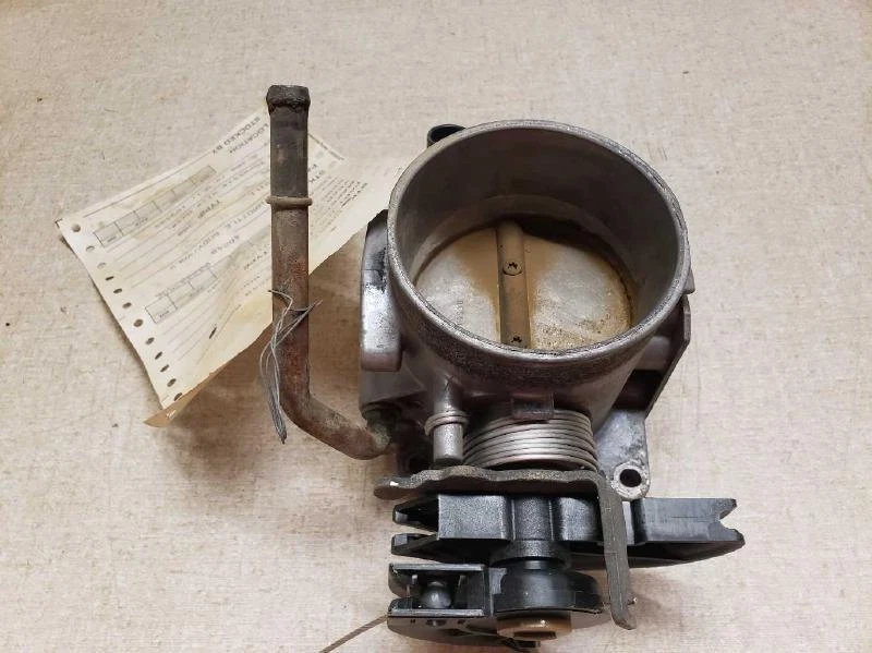 Conjunto de válvula de aceleração corpo do acelerador 8-300 4,9L compatível com Cadillac DEVILLE 1992-1995 - Imagem 2 de 4