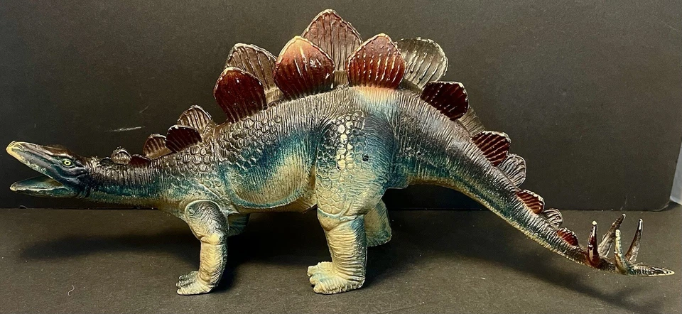 Figura de dinosaurio grande Dor Mei Dormei Stegasuarus de plástico sólido 16 pulgadas 1986 de colección Foto 2 de 4