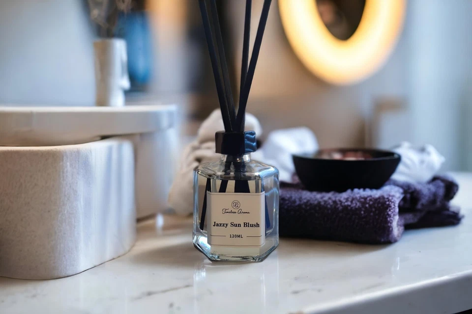 Delicie-se com o luxo com difusor de palheta Jazzy Sun Blush - de longa duração e em camadas - Imagem 2 de 4