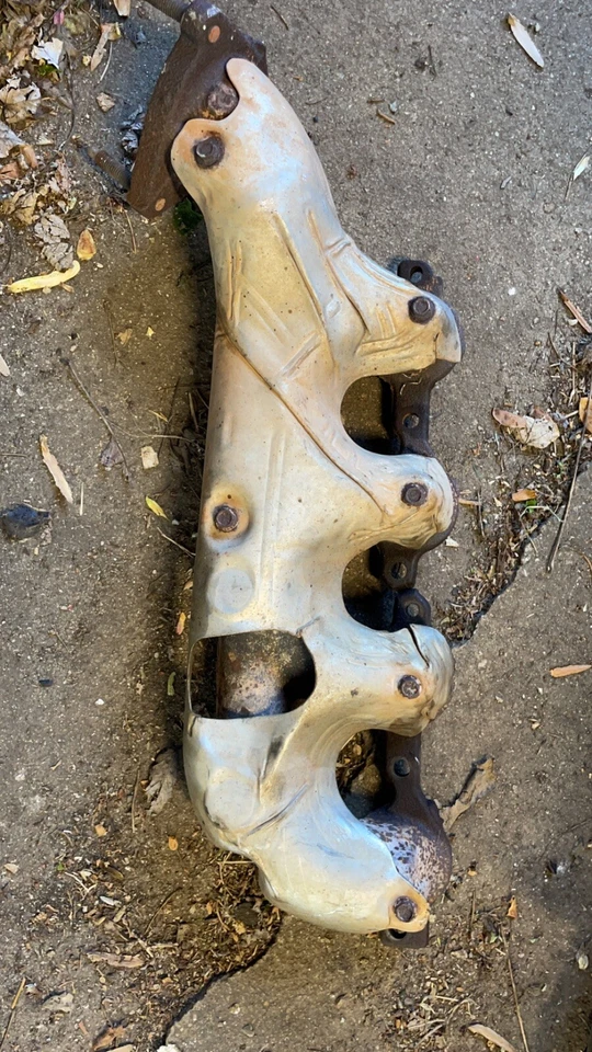 Chevrolet Silverado 2500HD 2003-2006 colector de escape derecho e izquierdo 6,0 Foto 2 de 4