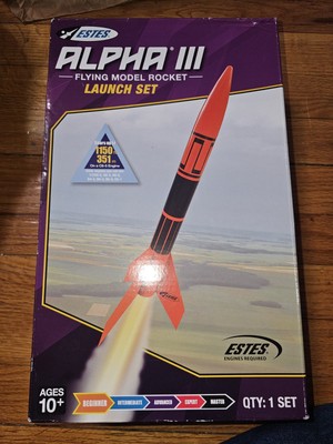 Estes ALPHA III Flying Model Rocket Launch Set - EST1427 NEW
