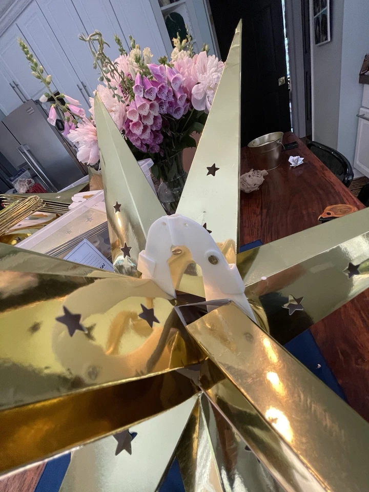 24 estrellas colgantes de Moravia. Cartulina dorada de peso pesado Foto 3 de 4