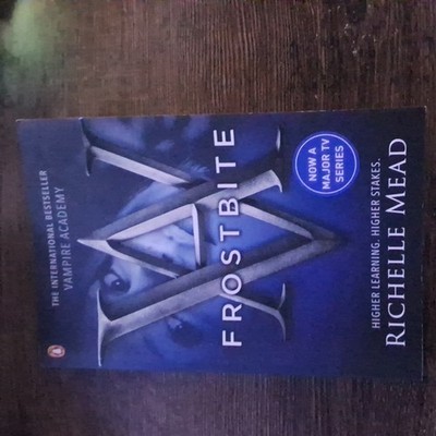 Vampire Academy 02. Frostbite von Richelle Mead (2008, Taschenbuch)