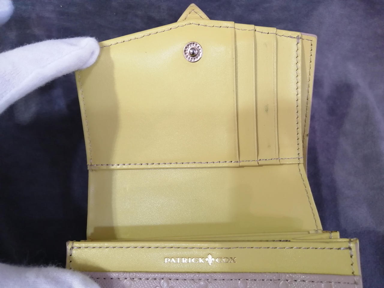 Bifold Wallet Model Beige PATRICKCOX - image 10