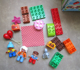 Lego DUPLO My Town Birthday Picnic 10832 Retired 2017 w/ Box +Minifigs *READ*