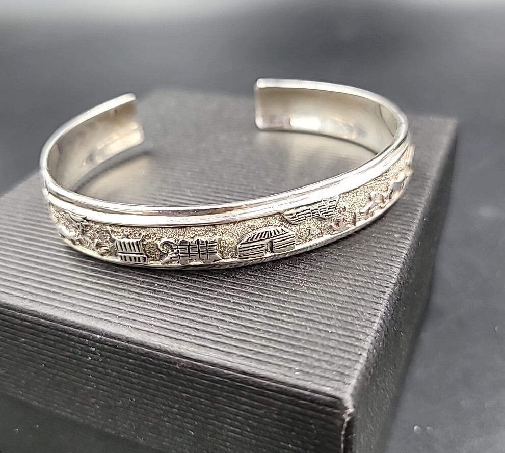 Exceptional Vintage Native American Jewelry Navajo Sterling Silver Turquoise Sunburst Bracelet Exceptional Vintage Native American Jewelry Navajo Sterling Silver Turquoise Sunburst Bracelet