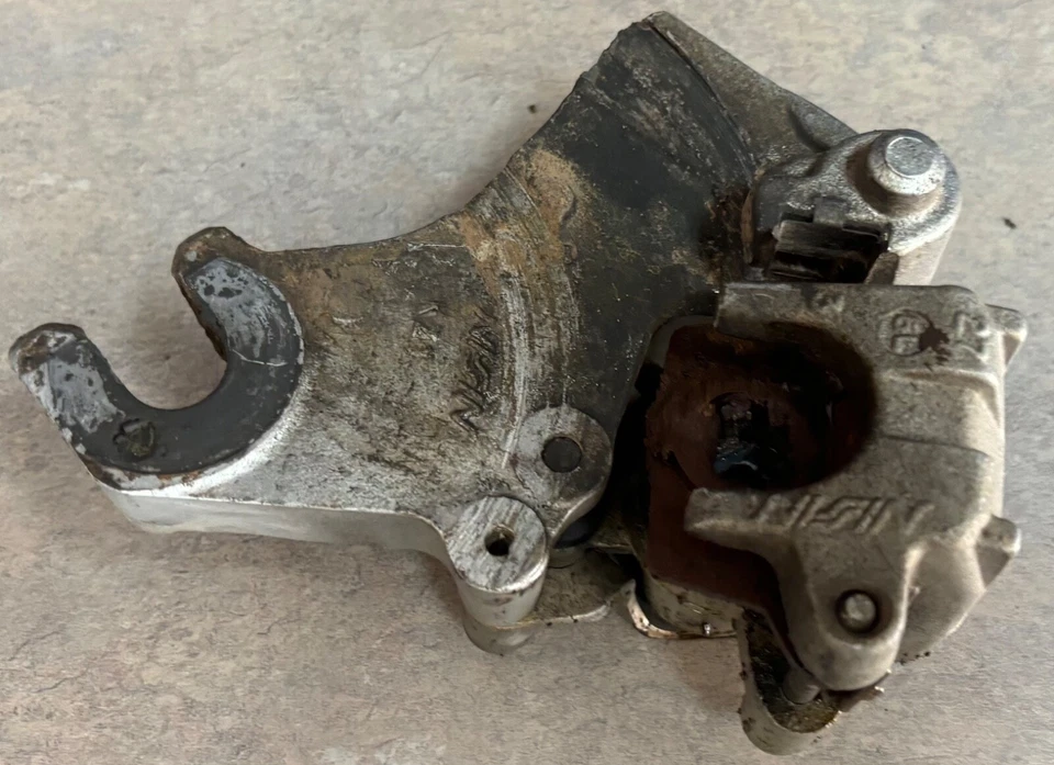 Pinza de freno de disco trasero Honda XR600R XR 600R 1996 y montaje de soporte 1997 Z3 Foto 2 de 3