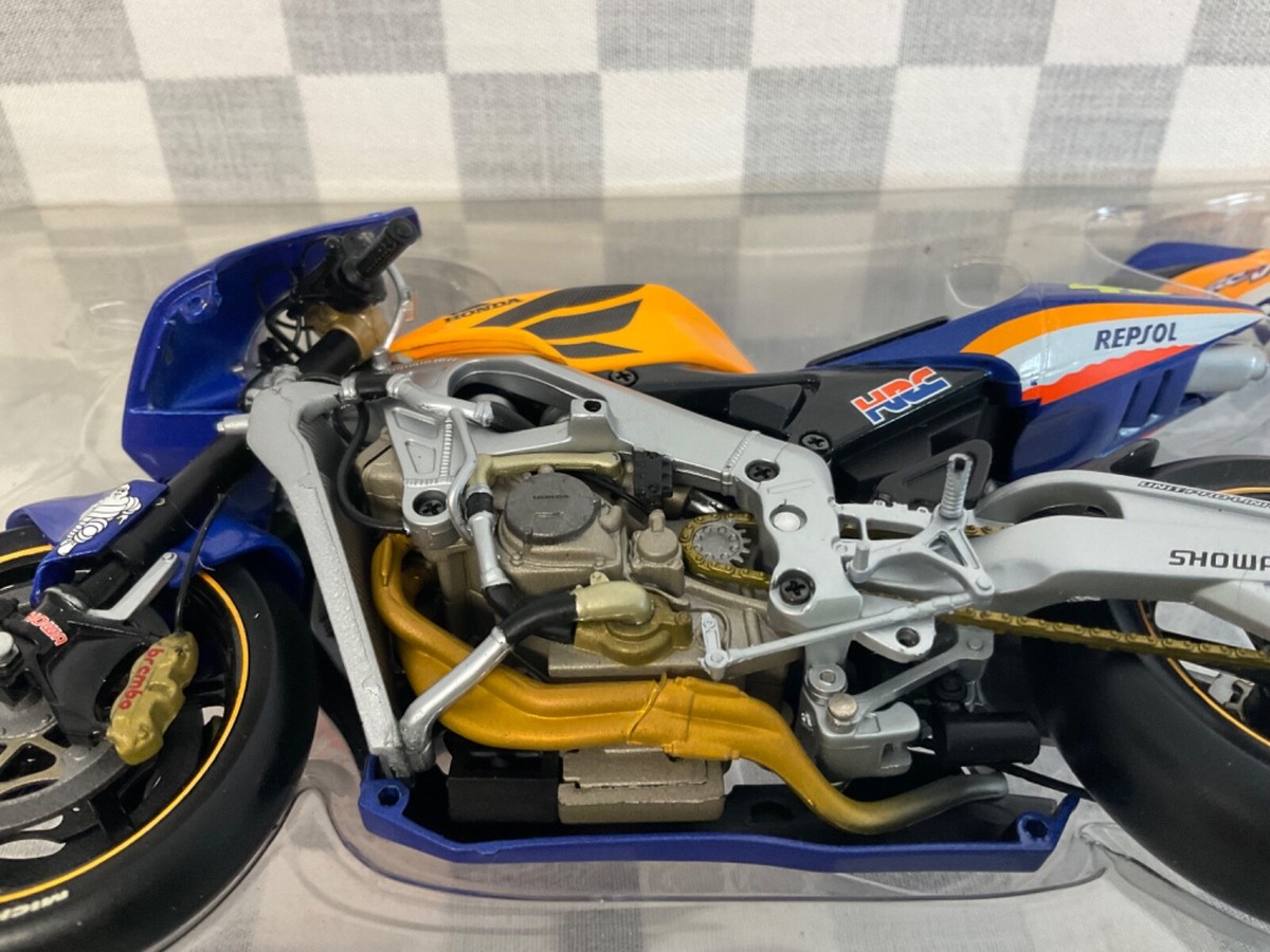 1/12 MINICHAMPS 027146 REPSOL HONDA RC211V VALENTINO ROSSI 1/12 MINICHAMPS 027146 REPSOL HONDA RC211V VALENTINO ROSSI
