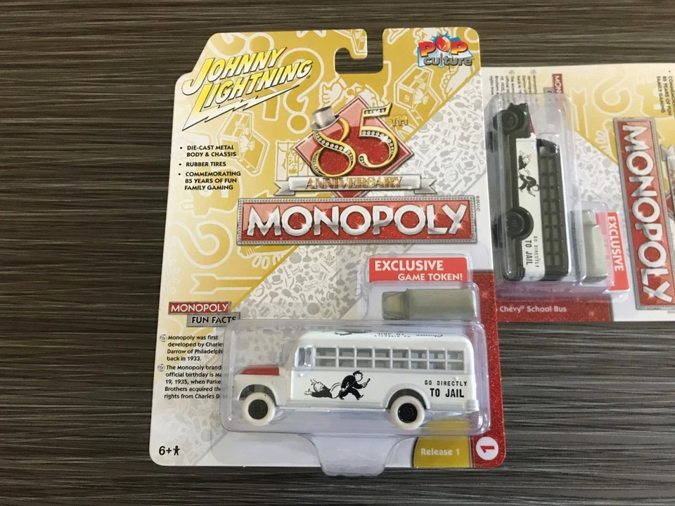 Johnny Lightning Monopoly 1956 Chevy School Bus White Lightning Chase + Regular - Imagem 4 de 4
