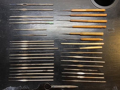   VINTAGE CROCHET HOOK COLLECTION   38 PIECES  