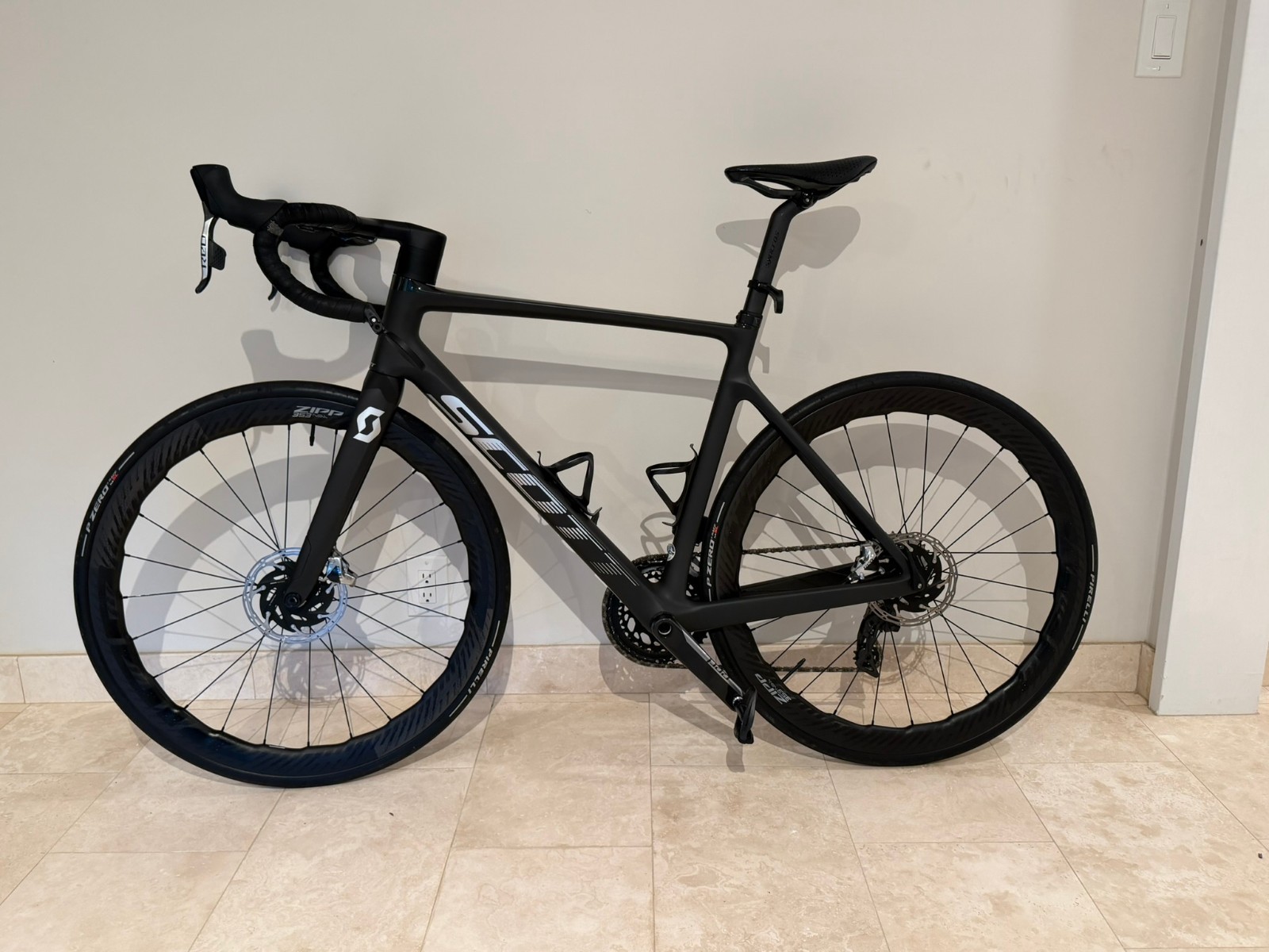 2024 Scott Addict RC Ultimate – 56cm – MINT Condition – SRAM Red AXS, 13.5 lbs
