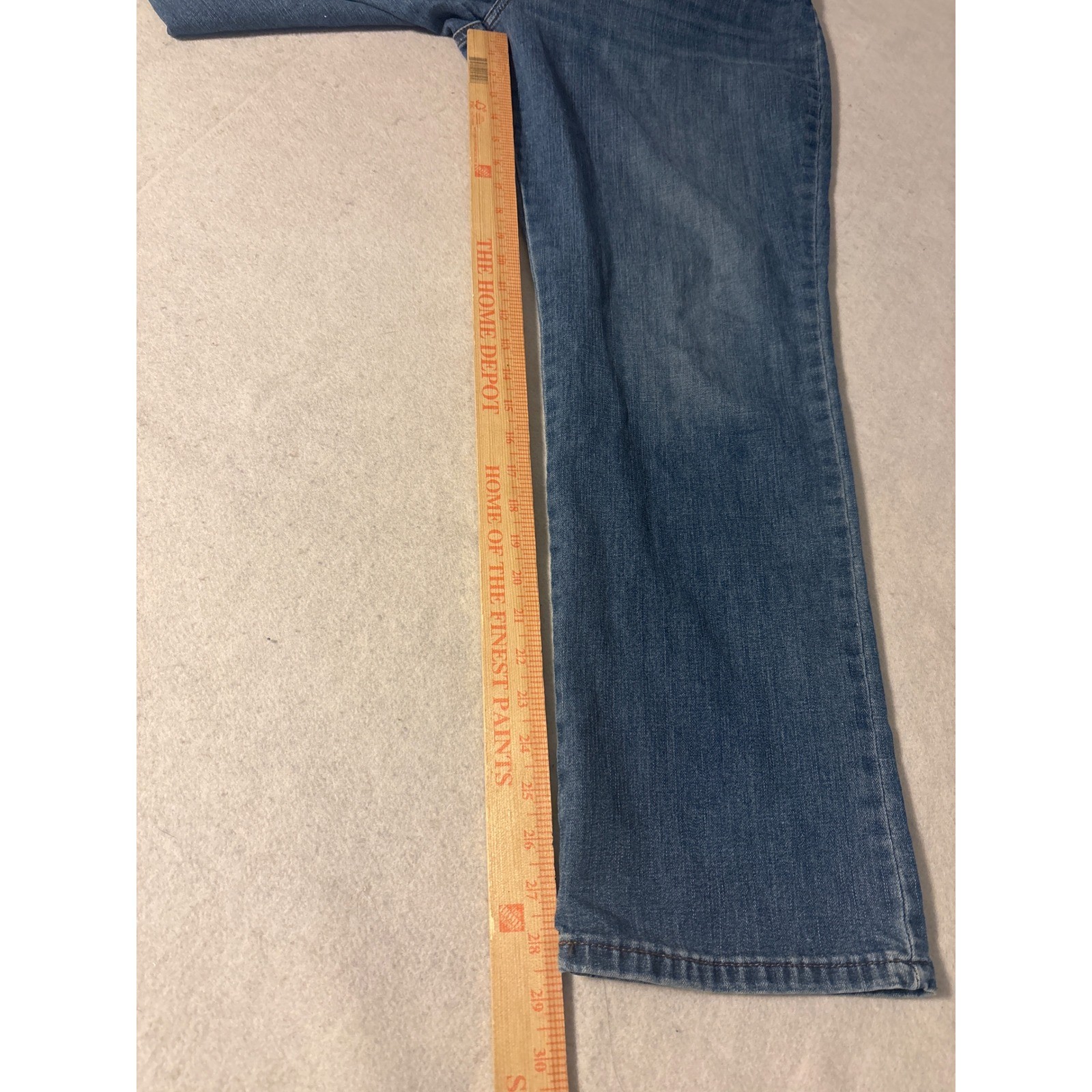 Lee Straight Leg Jeans Womens 18 Medium Wash Blue Denim Mid Rise Classic 38x28 thumbnail 3