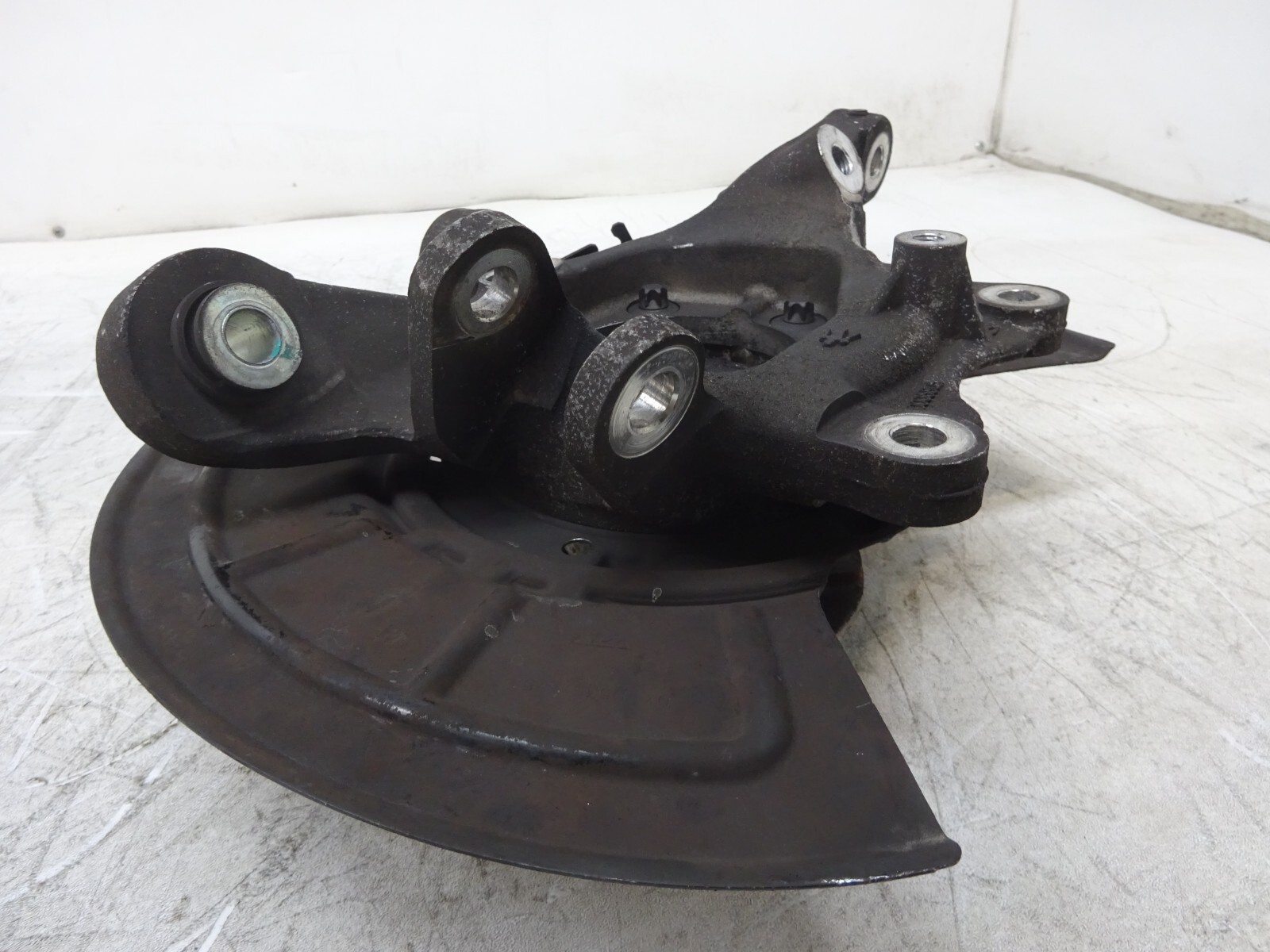 14-17 Maserati Ghibli Rear Right Passenger Side Spindle Knuckle Hub OEM DE240223