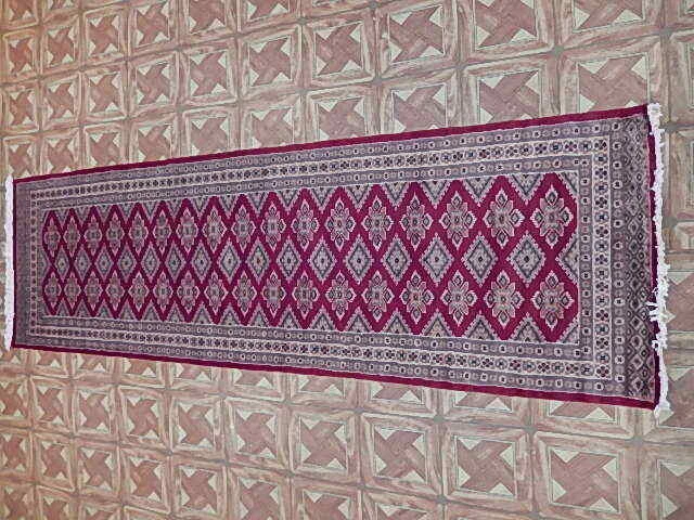 Precioso corredor de escalera oriental rojo de 2 pies 6 pulgadas x 8 pies Bokara Jaldar 3x8 cm Foto 3 de 4