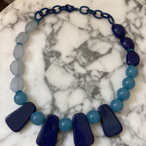 Chico’s Faylinn Chucky Two Tone Blue Lucite Necklace Adjustable Jewelry - Picture 4 of 4