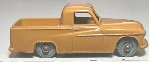 Matchbox Lesney #30 Tan Commer Pick-Up MK VIII