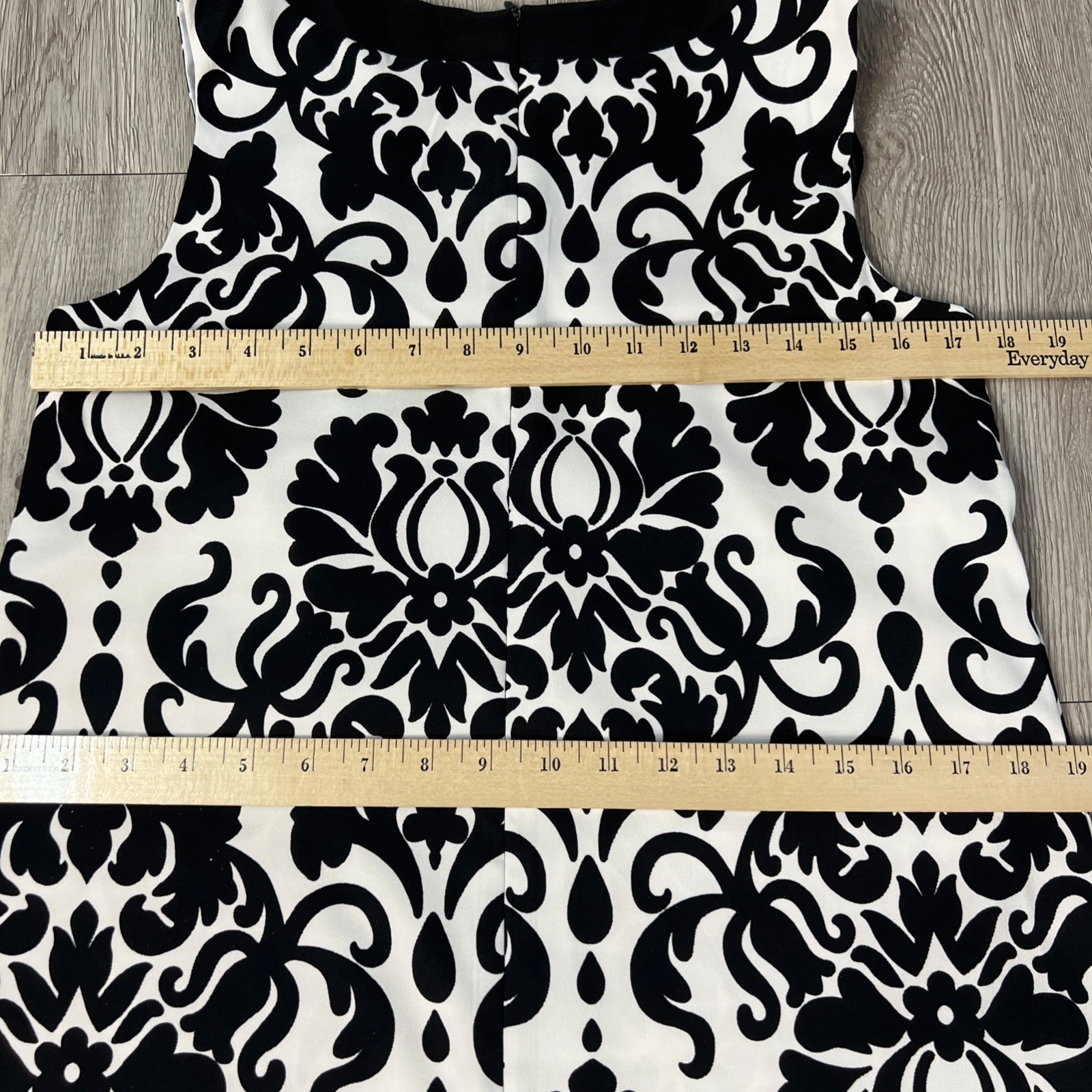 Abito smanicato floreale Alyx bianco e nero disegno floreale zip posteriore taglia 6