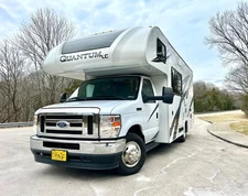 2024 Thor Motor Coach Quantum LC22 Excellent Condition