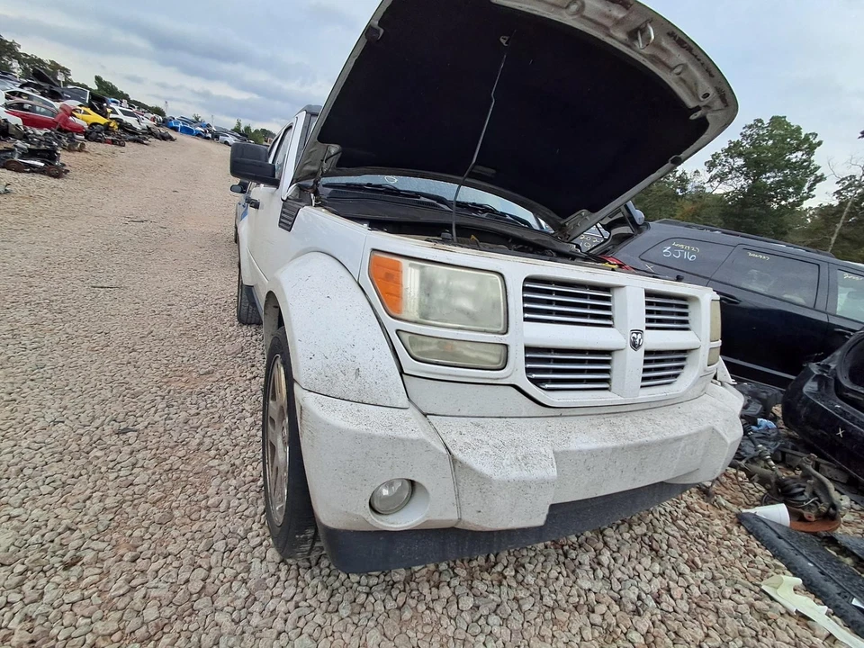 Used Hood fits: 2011 Dodge Nitro  Grade A Foto 2 de 4