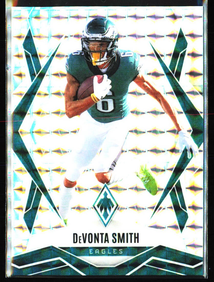 2025 Panini Phoenix #12 DeVonta Smith Silver Pyramids Prizm