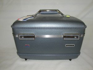 american tourister cosmetic case