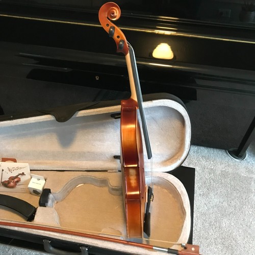 Gorgeous Solid Wood 4/4 Full Size Violin with Spruce Top & Maple Back and Sides - Picture 11 of 13