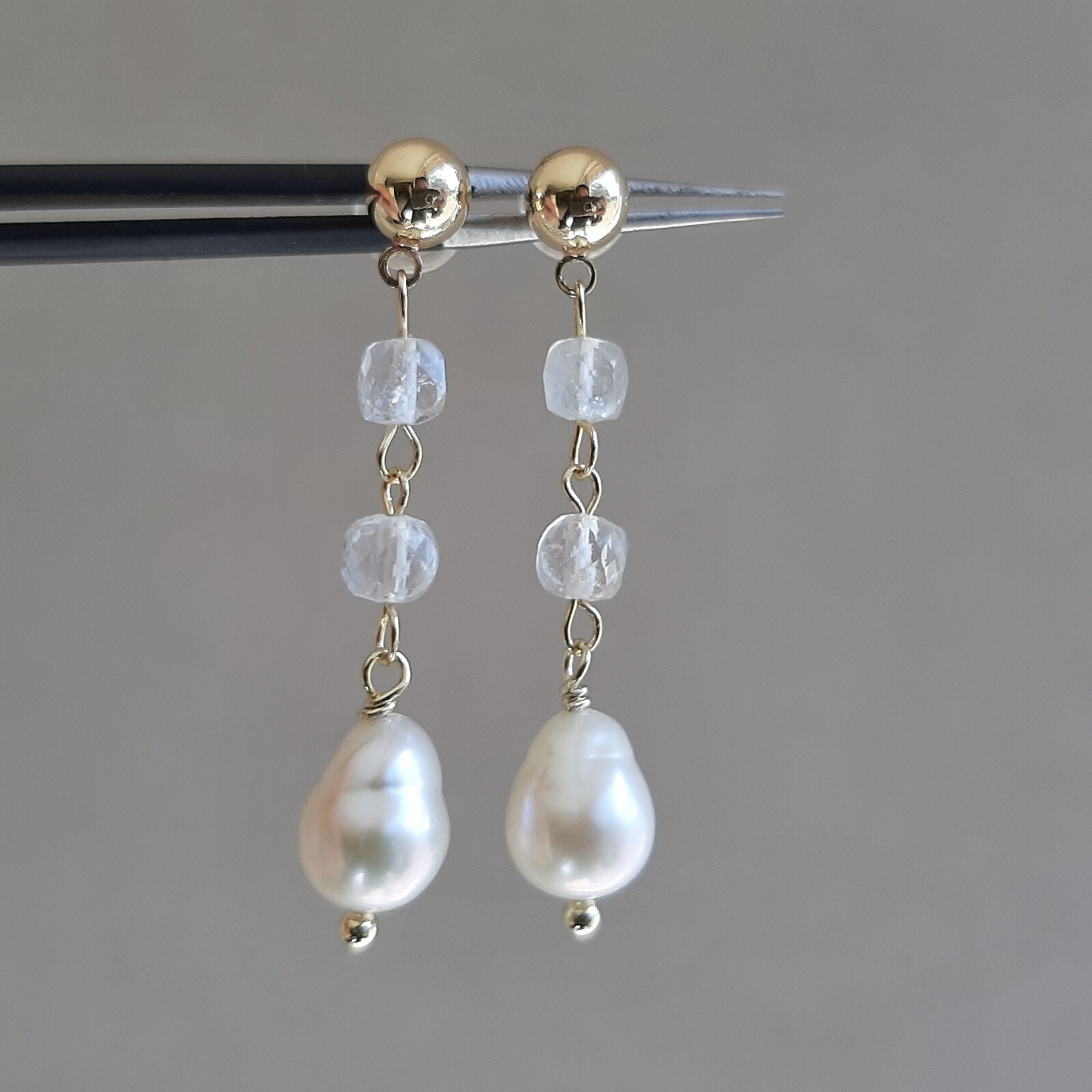 Boucles d'oreilles perles de culture et topaze plaqué or pour tenue de soirée